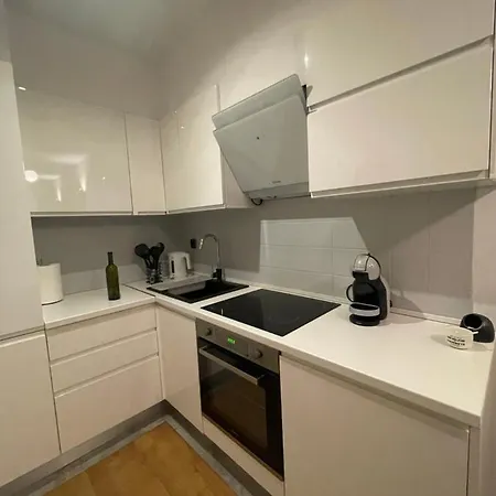 Naomi Znjan Apartamento