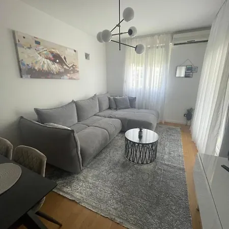 Naomi Znjan Apartamento