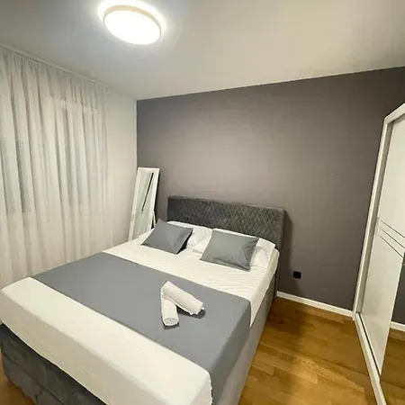 Apartment Naomi Znjan *