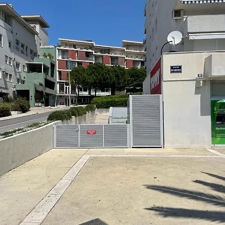 Naomi Znjan Apartment